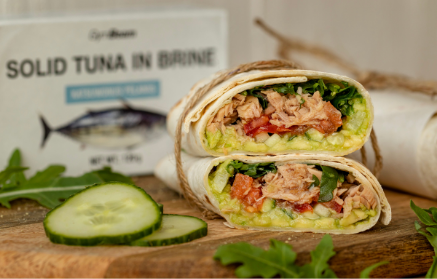 Fitness recept: tonhalas wrap avokádókrémmel és zöldségekkel